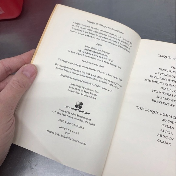 The Clique: Summer Collection: Alicia by: Lisi Harrison, paperback book - Picture 2 of 5